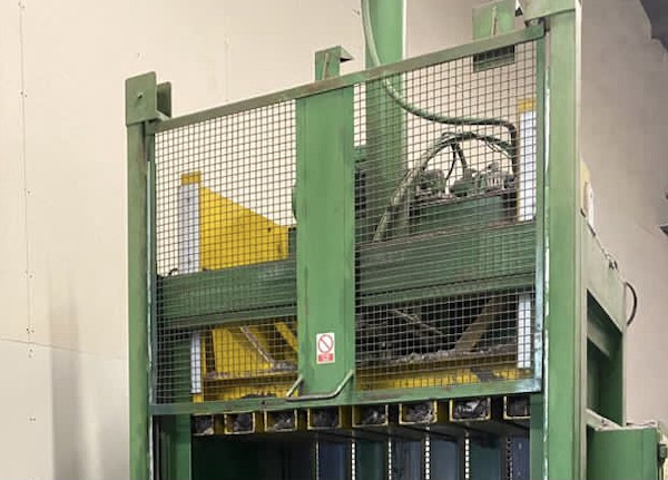 X SOLD BRG Vertical Waste Baler